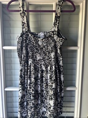 VENUS Black and White Floral Smocked Tank Top